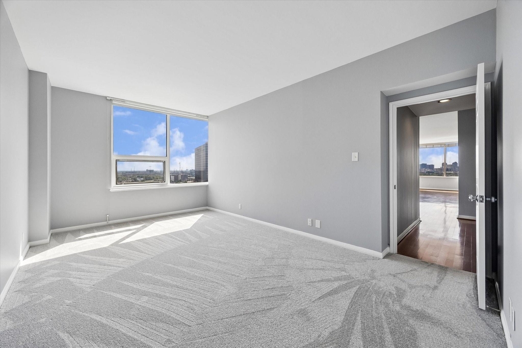 15 Greenway Plaza - Photo 17