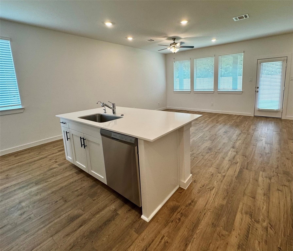 2142 Olivos - Photo 3