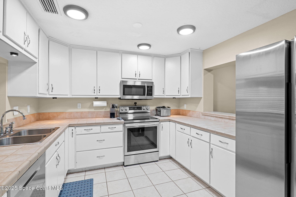 999 Emerald Road Se - Photo 11