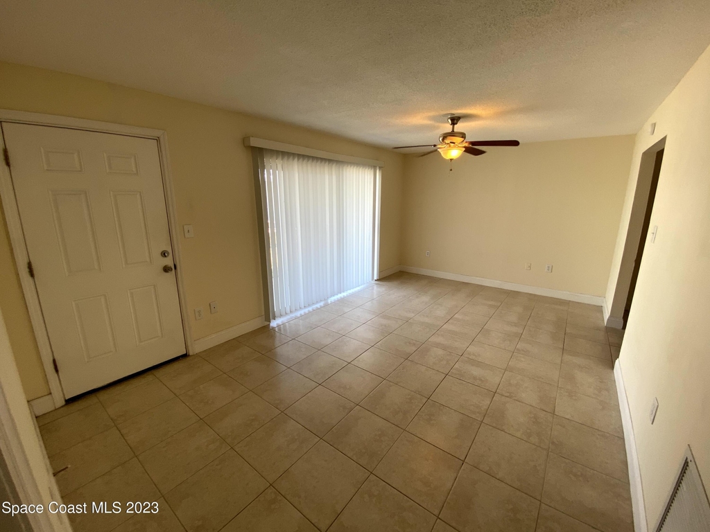 304 Buchanan Avenue - Photo 2