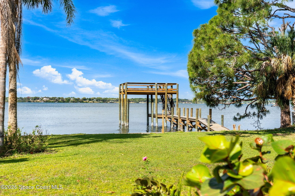 975 Oak Street - Photo 2