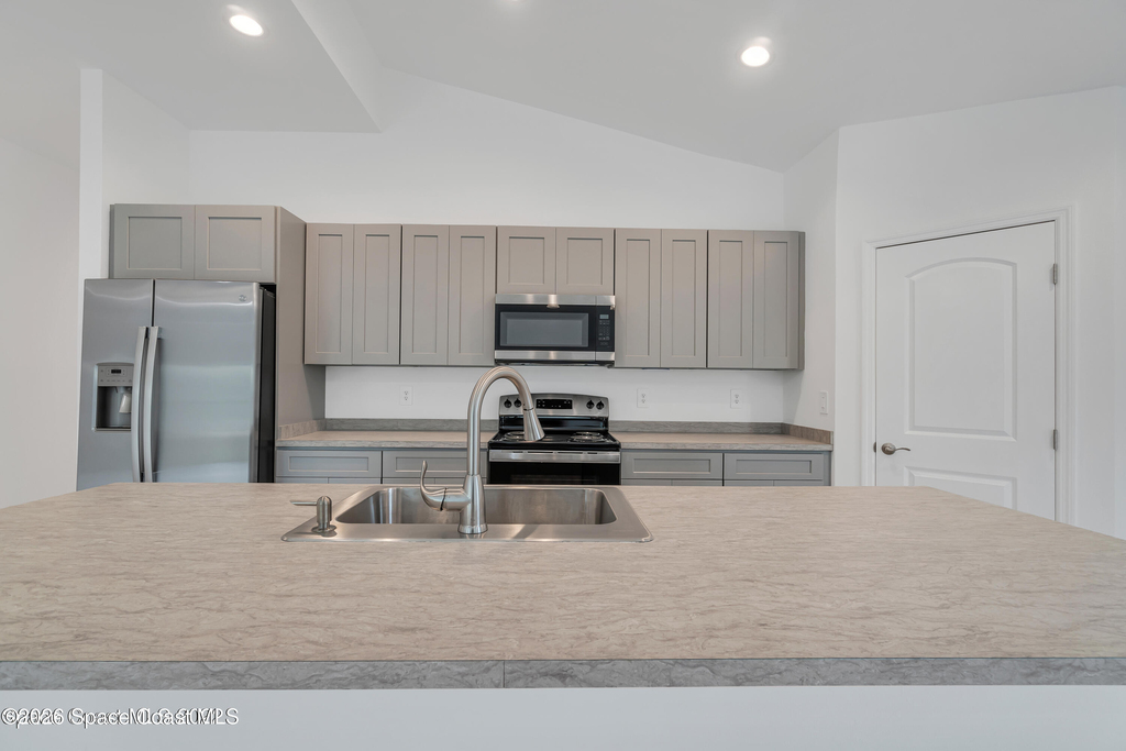 2310 Madrid Avenue Se - Photo 4