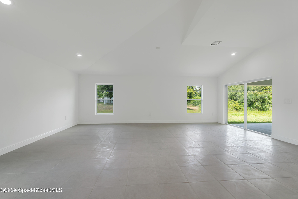 2310 Madrid Avenue Se - Photo 2