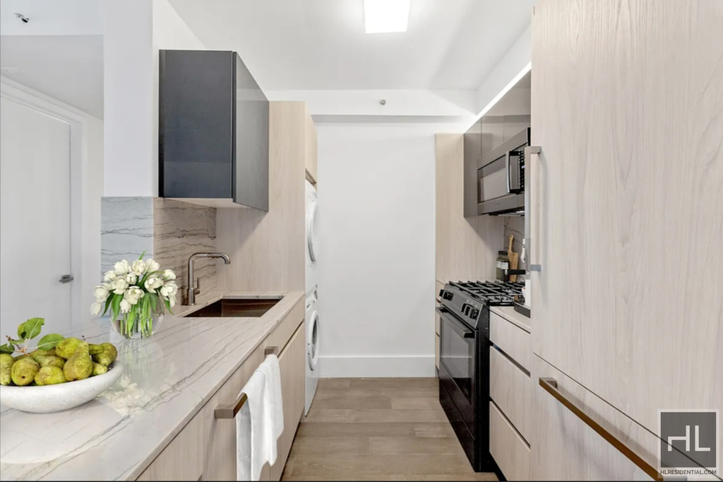 West 47th Street - Photo 1