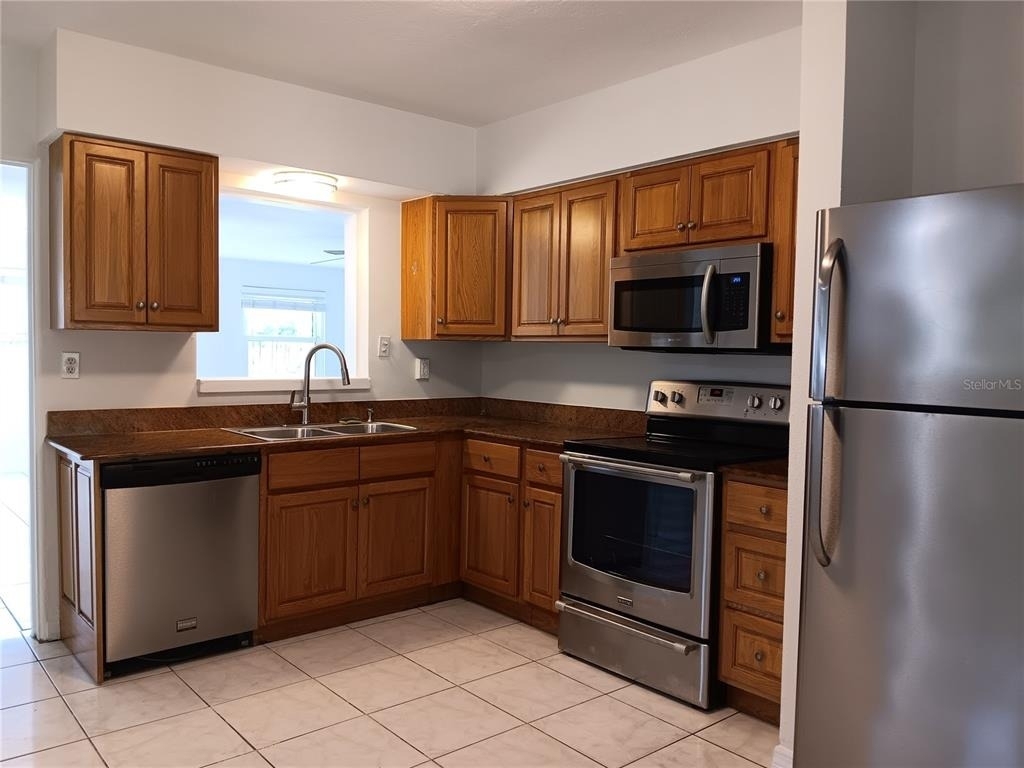 7980 52nd Street N - Photo 2