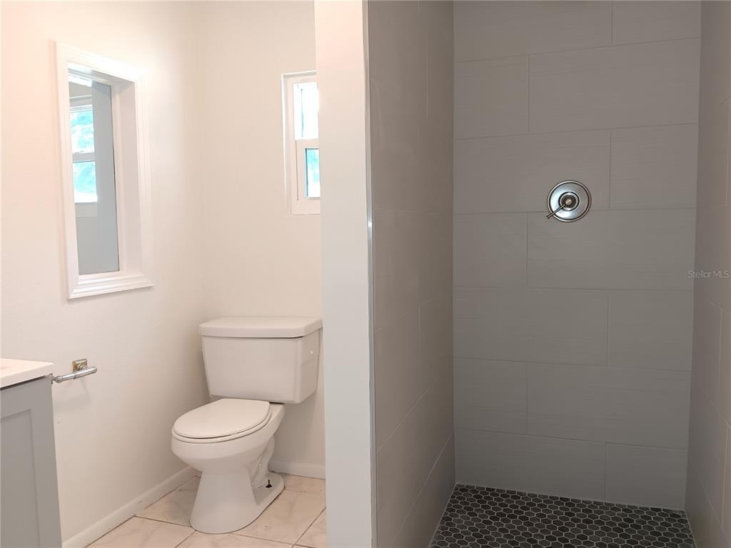 7980 52nd Street N - Photo 4