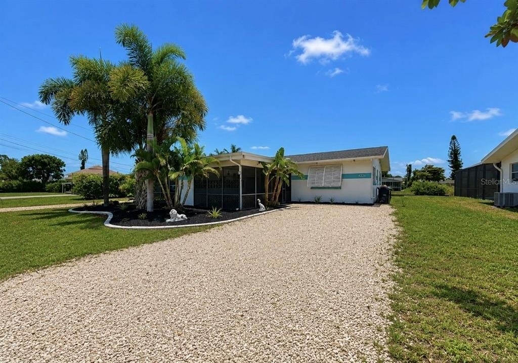 4933 Victoria Drive - Photo 2