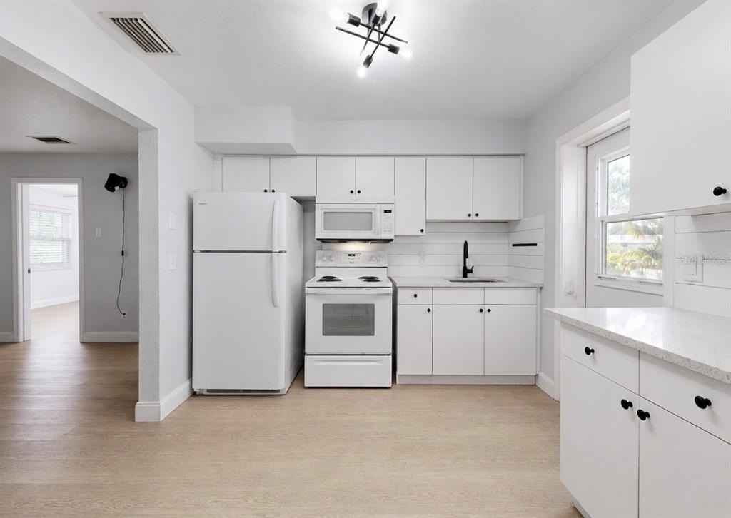 4931 Victoria Drive - Photo 6