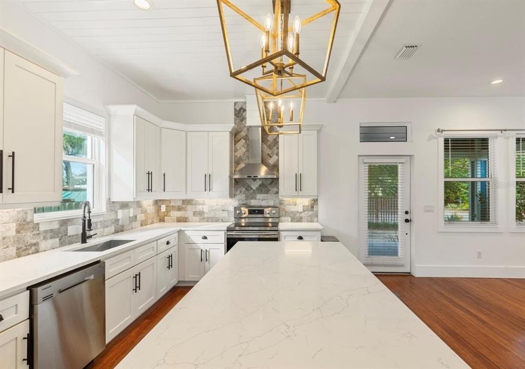 214 E Floribraska Avenue - Photo 5