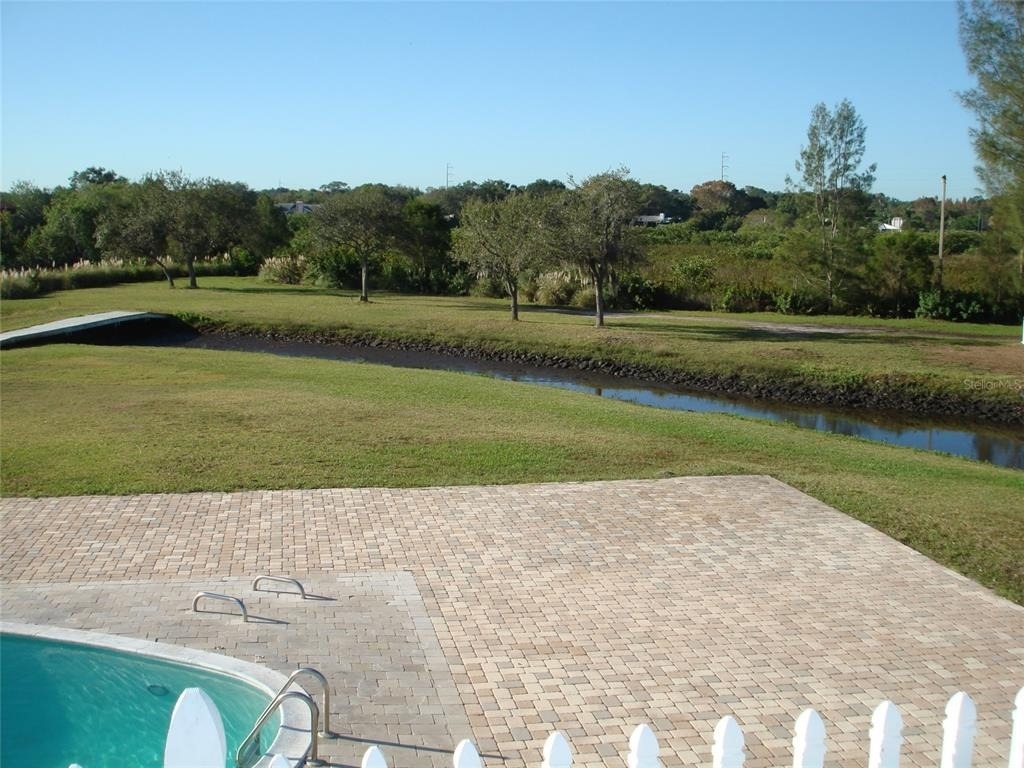 1730 Robinhood Lane - Photo 16
