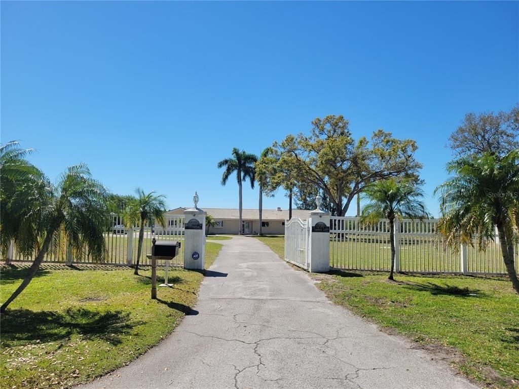 1730 Robinhood Lane - Photo 1
