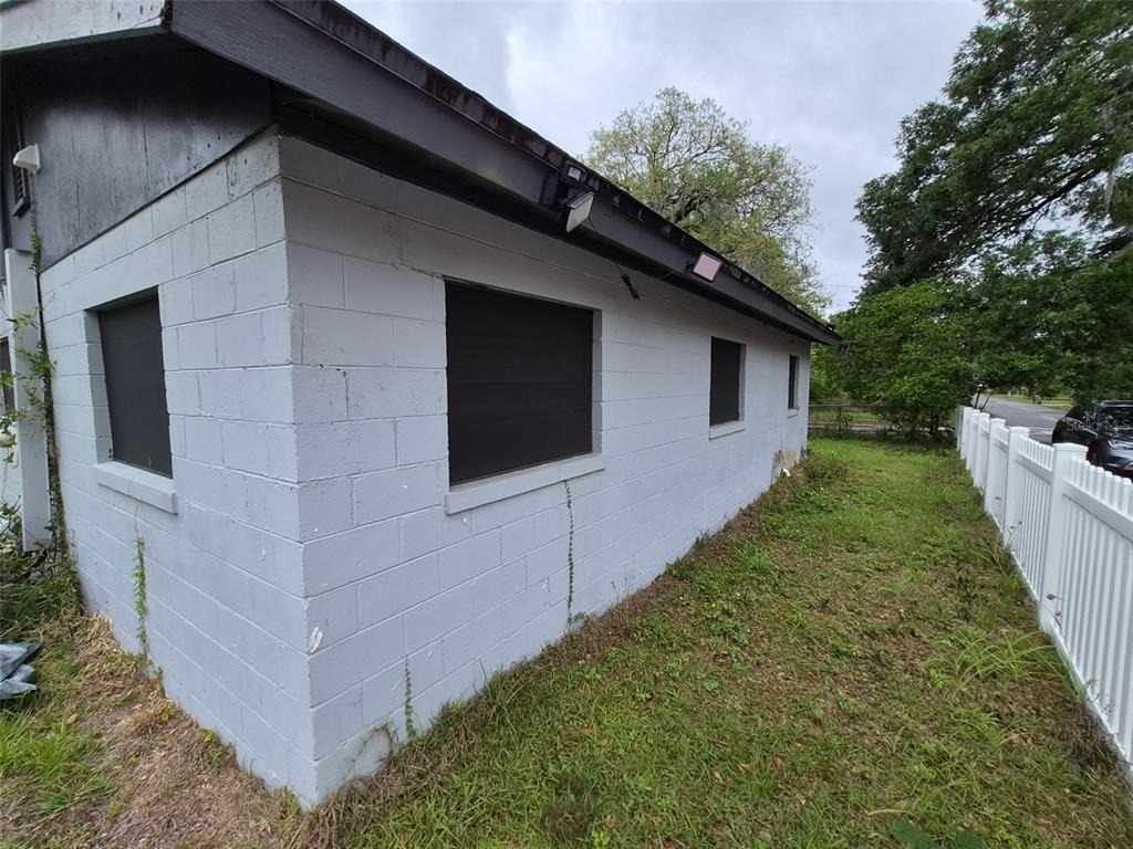 1106 Sw 5th Street - Photo 2