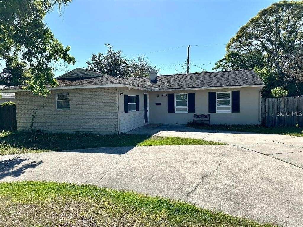 887 Eastbrook Boulevard - Photo 0