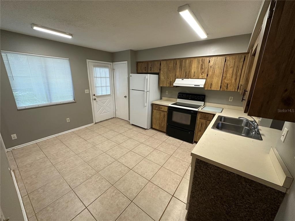1916 Wizard Court - Photo 4