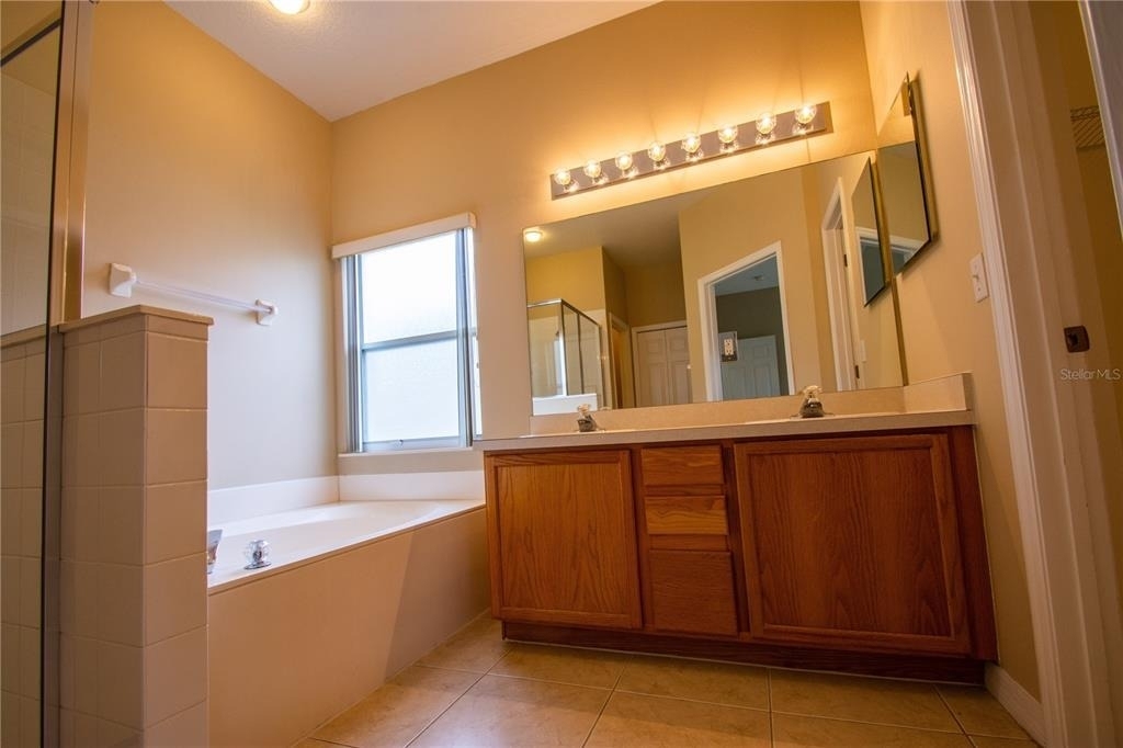 421 Lockbreeze Drive - Photo 18