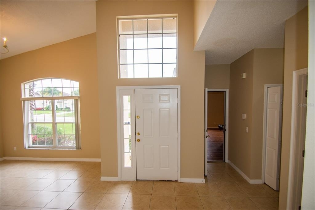 421 Lockbreeze Drive - Photo 2