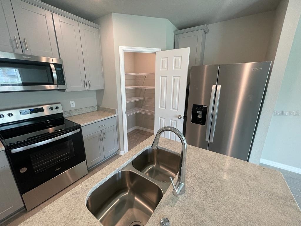 513 Legacy Loop - Photo 4