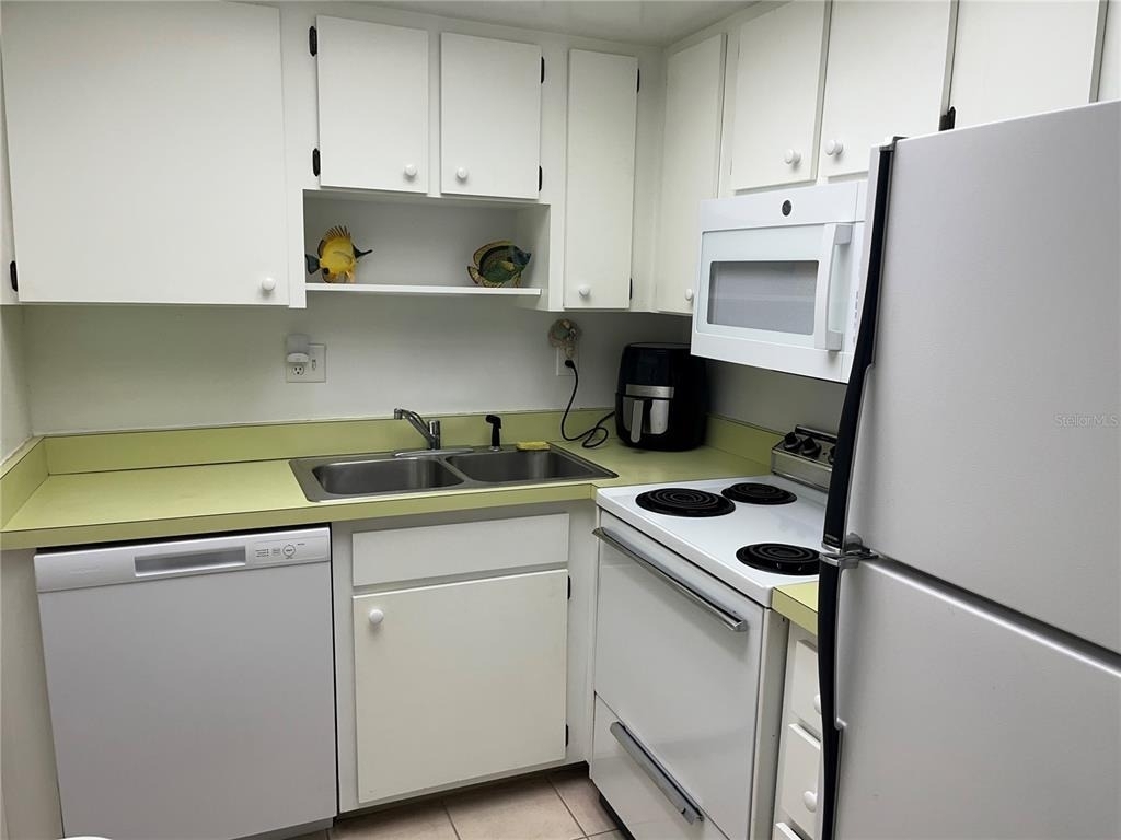 612 Bird Bay Drive S - Photo 2