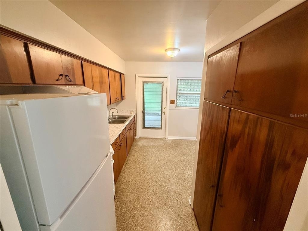 932 Ne 6th Avenue - Photo 1