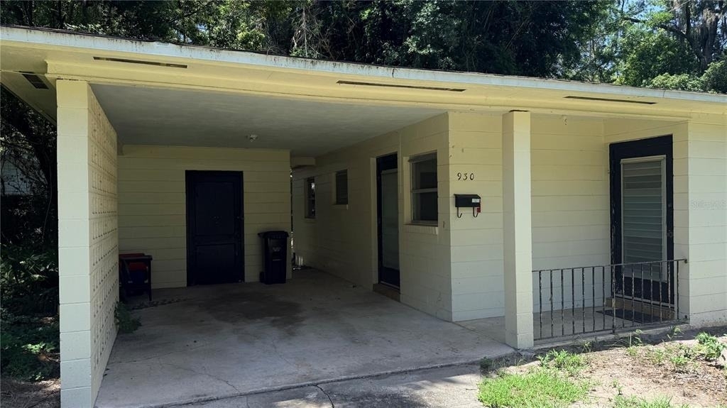 930 Ne 6th Avenue - Photo 0