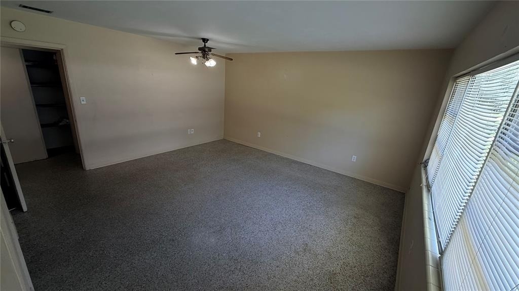 930 Ne 6th Avenue - Photo 2