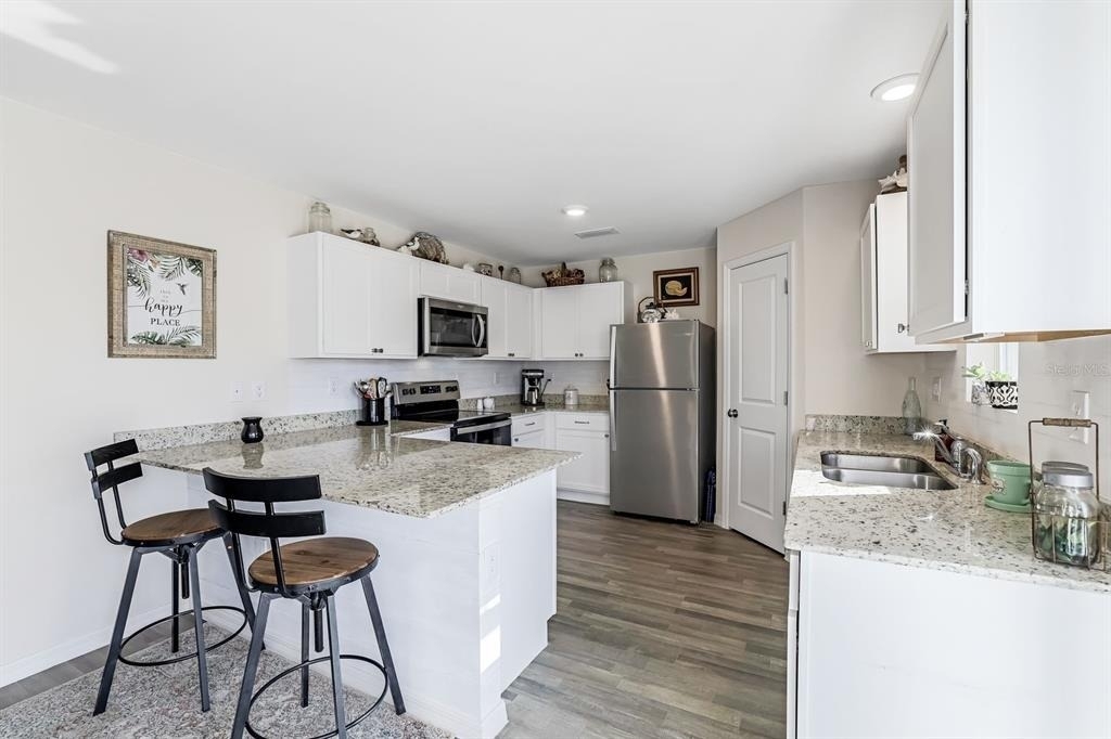 1091 Cazenovia Street - Photo 5
