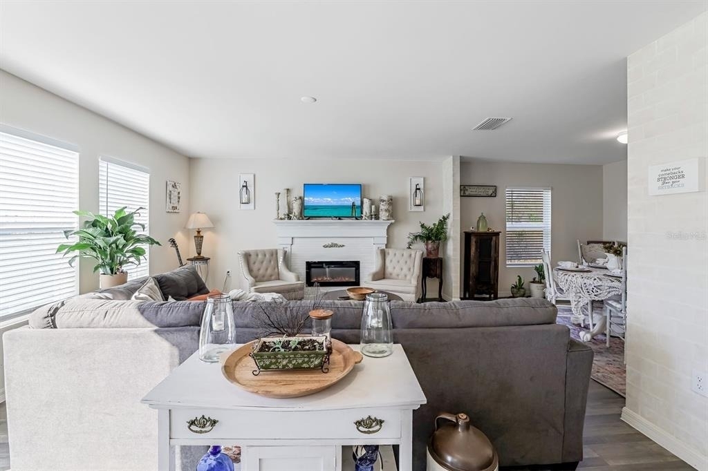 1091 Cazenovia Street - Photo 4