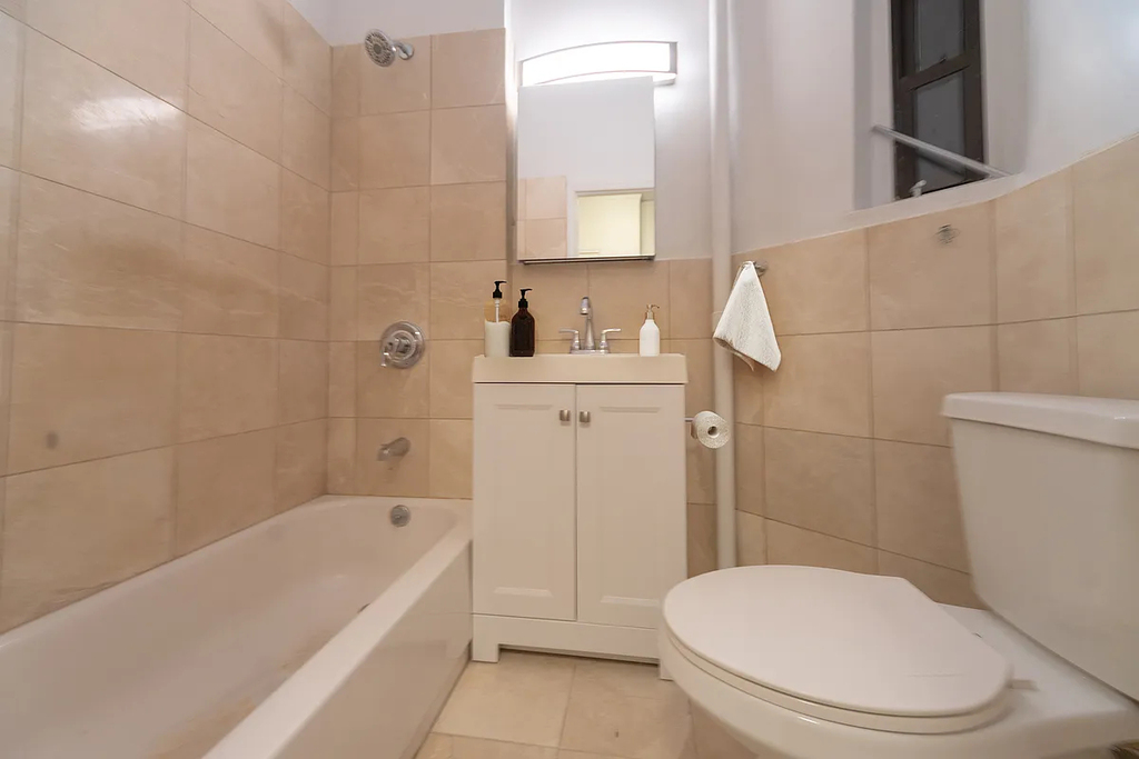 210 East 38th Street - Photo 4