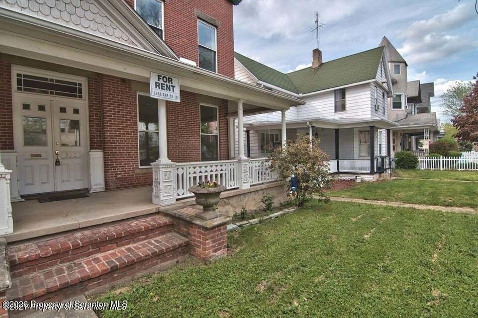 533 Quincy Avenue - Photo 1