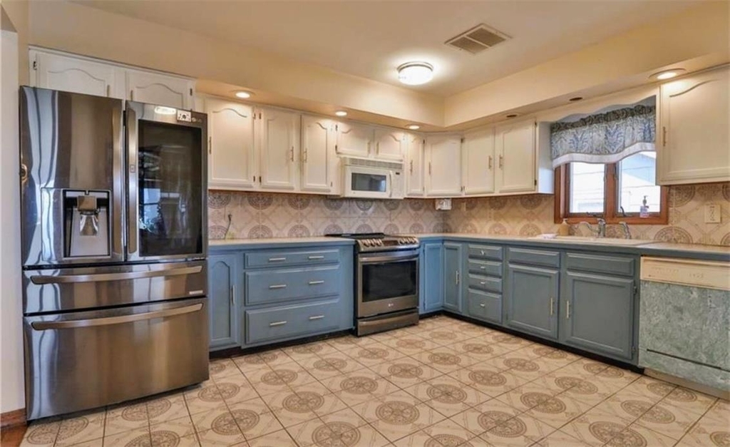 1187 E 4th Street - Photo 5