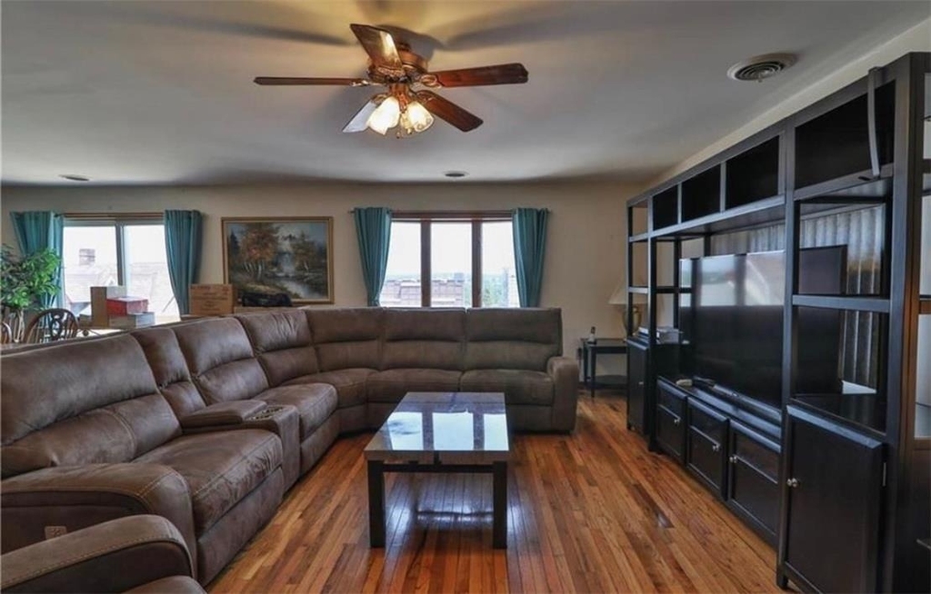 1187 E 4th Street - Photo 2