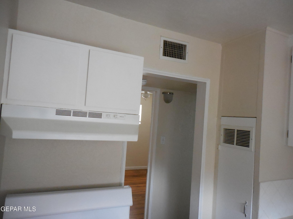 701 W Yandell Drive - Photo 8