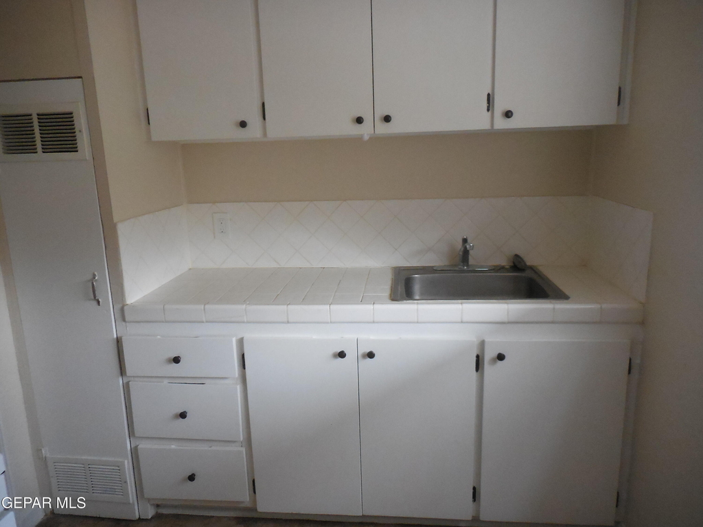 701 W Yandell Drive - Photo 9