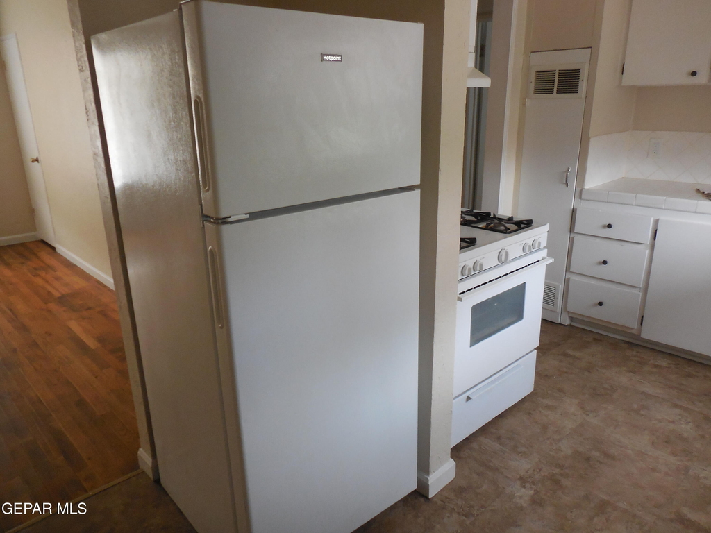 701 W Yandell Drive - Photo 6