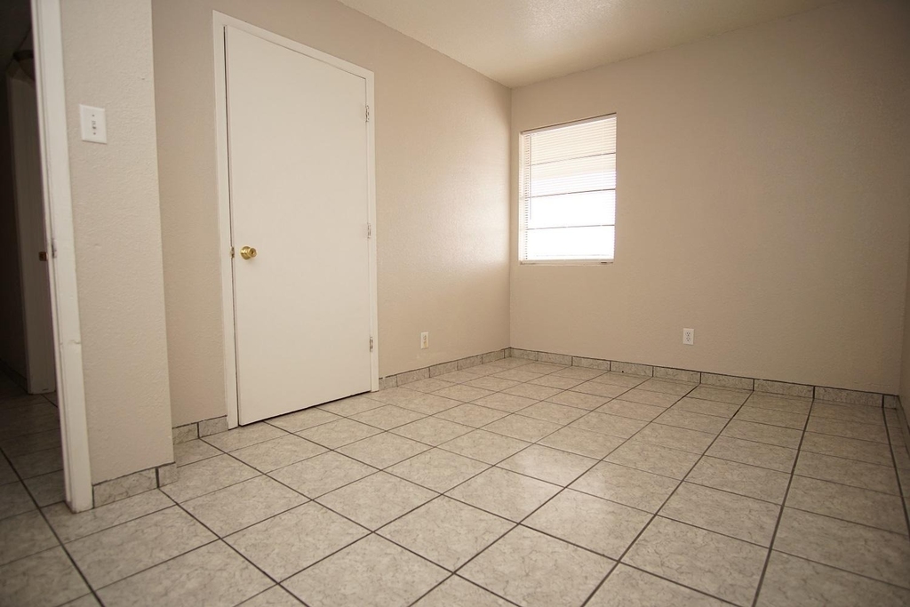 4700 Maxwell Avenue - Photo 8