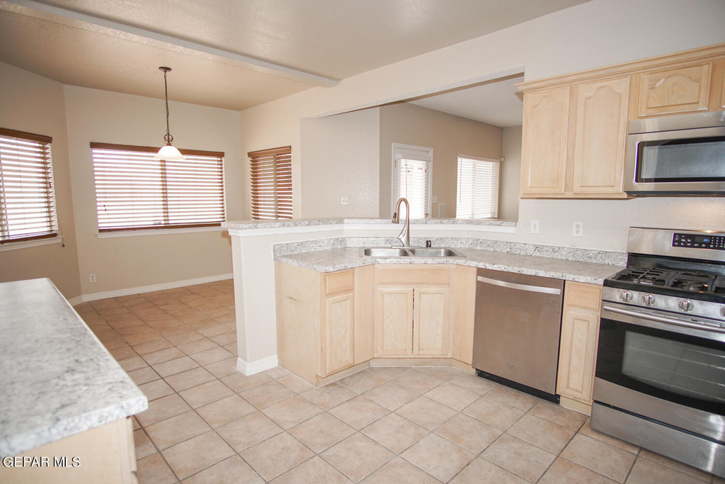 13717 Paseo De Fe Circle - Photo 6