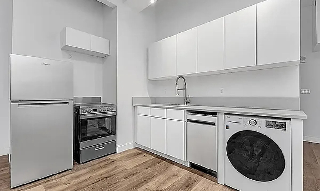 255 West 36th Street - Photo 3