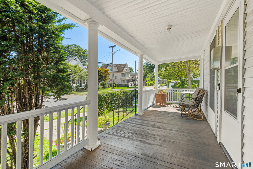 318 Suburban Avenue - Photo 4
