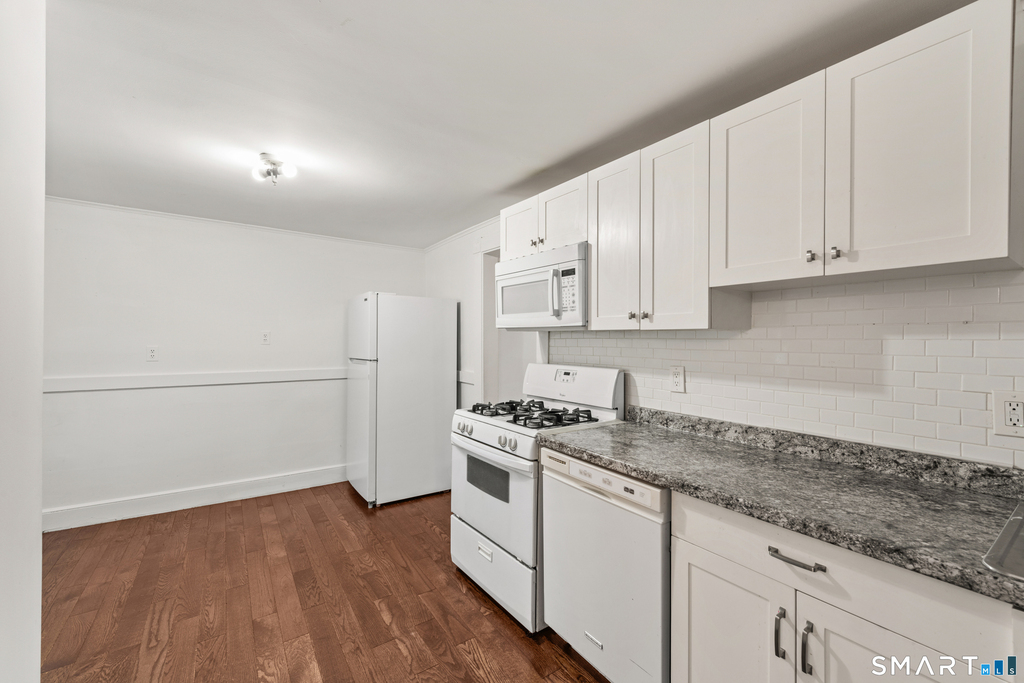 318 Suburban Avenue - Photo 14