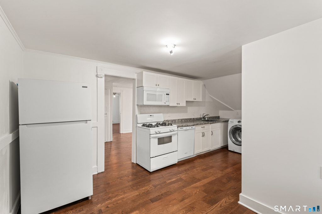 318 Suburban Avenue - Photo 10