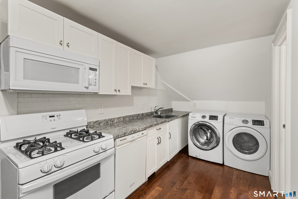 318 Suburban Avenue - Photo 12