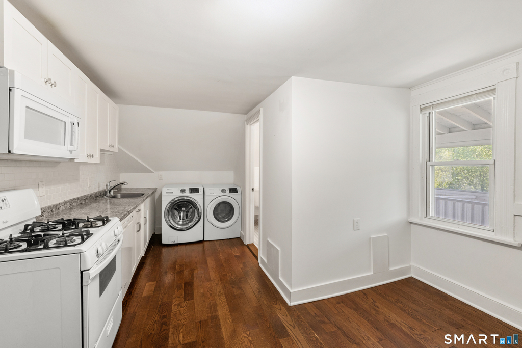 318 Suburban Avenue - Photo 11