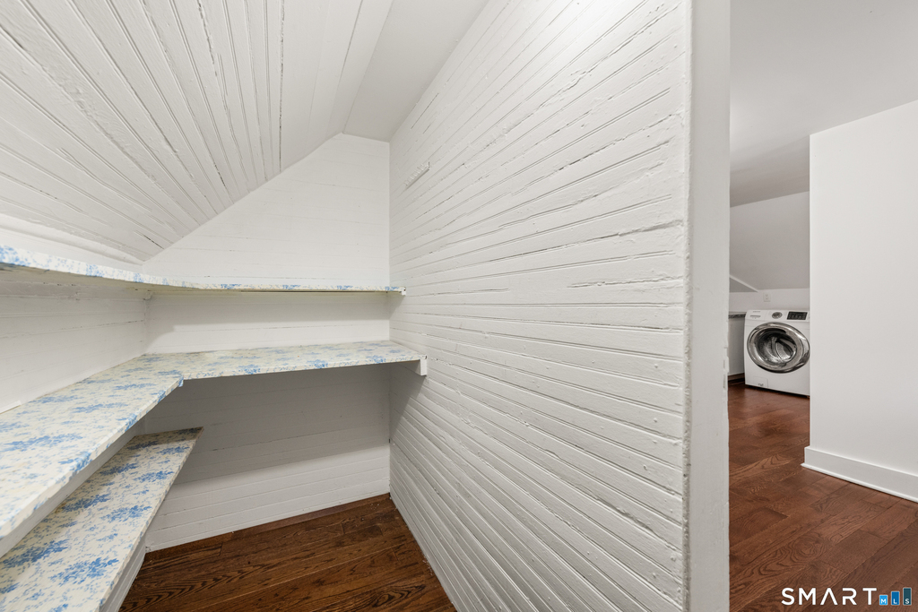 318 Suburban Avenue - Photo 16