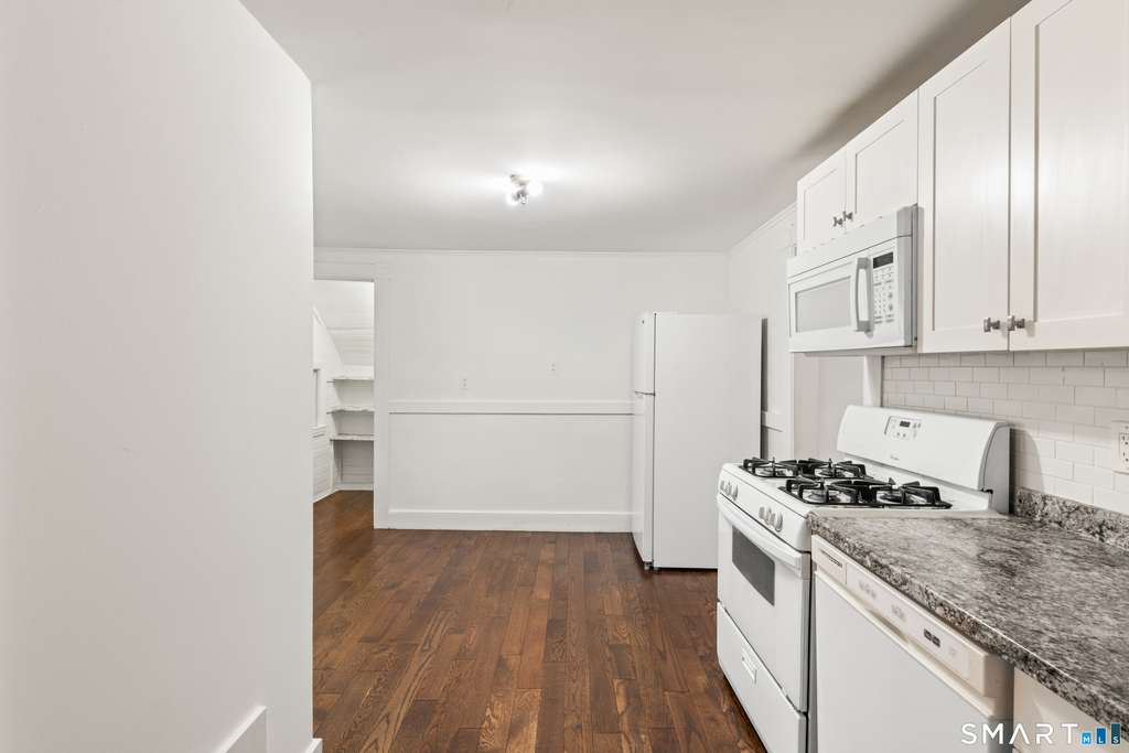 318 Suburban Avenue - Photo 15