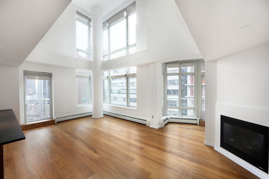 East 59th Street - Photo 0