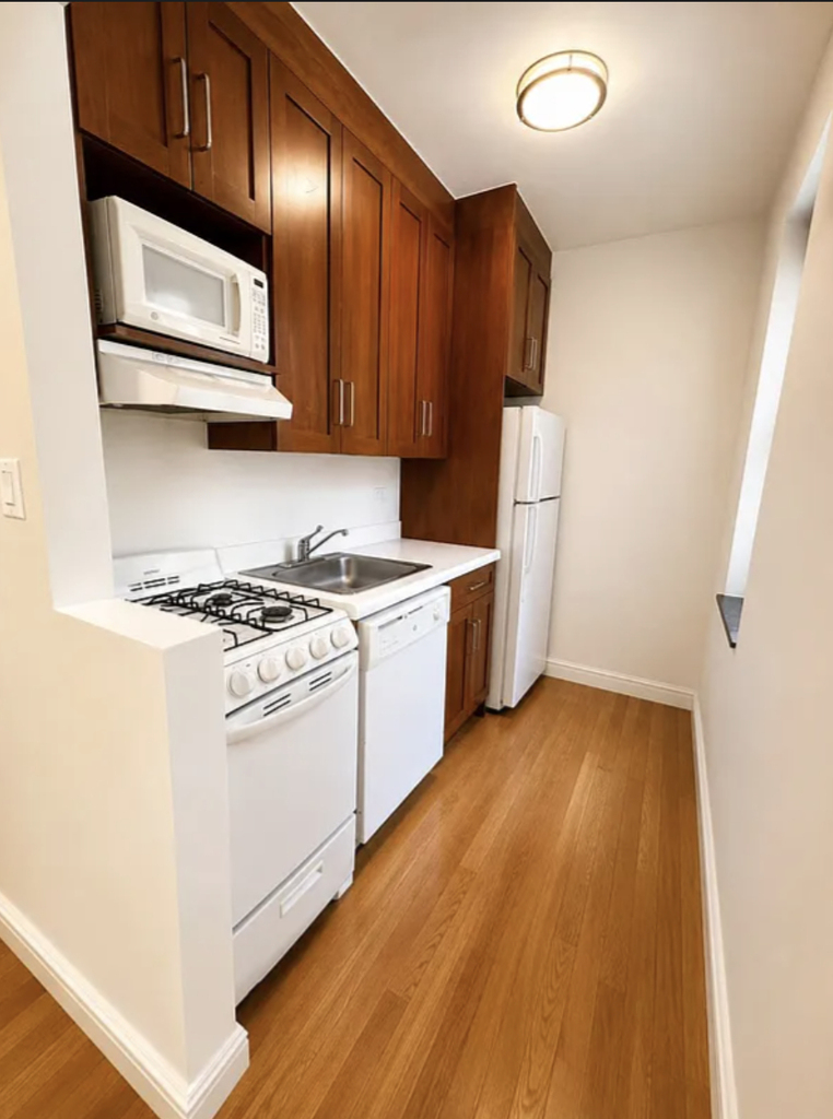  York Avenue - Photo 2
