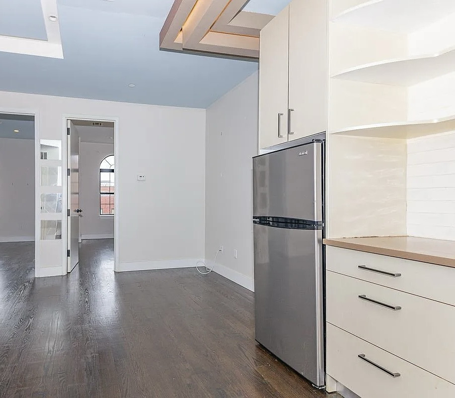 854 Greene Avenue - Photo 1