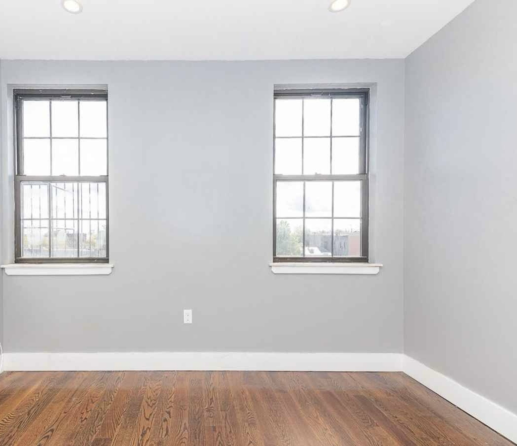615 Gates Avenue - Photo 7