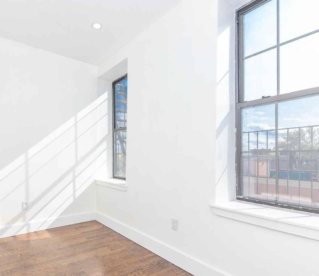 615 Gates Avenue - Photo 5