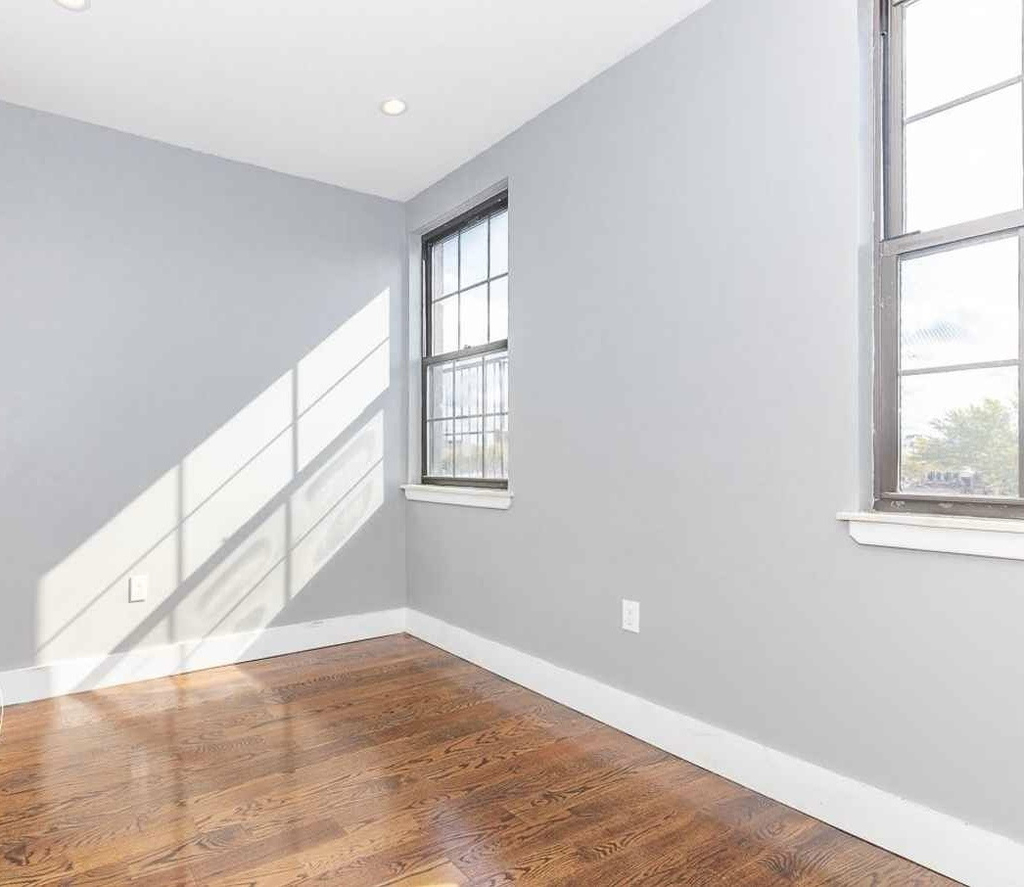 615 Gates Avenue - Photo 6